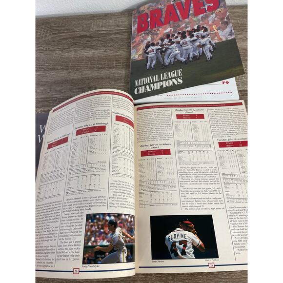 1992 Atlanta Braves Yearbook & NLCS Scorecard Lot MLB Baseball Champions Program - Picture 7 of 16